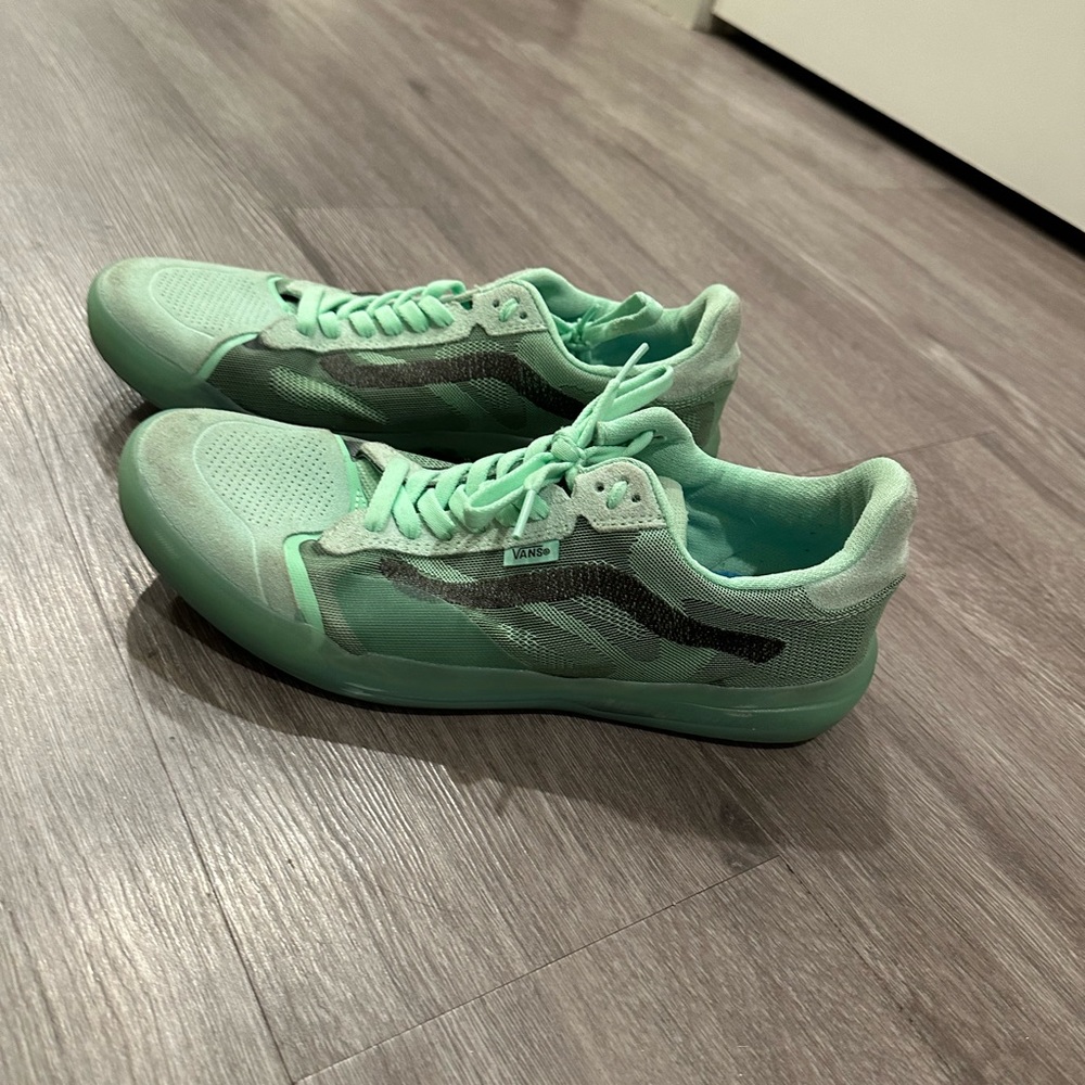 vans running shoes size 10